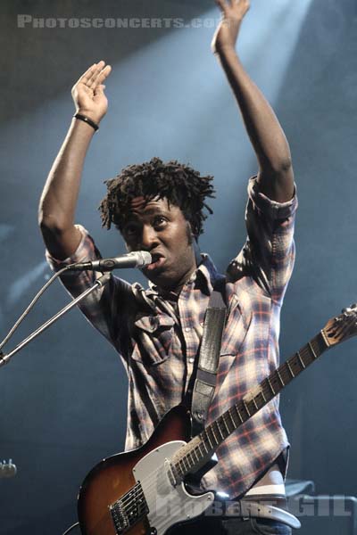 BLOC PARTY - 2007-01-22 - PARIS - Radio France (Studio 105) - Rowland Kelechukwu Okereke